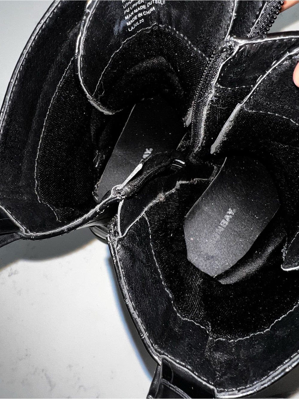 UNIONBAY Karlie Black Croc-Embossed Lace-Up Platform Combat Boots with Chain - Picture 11 of 12